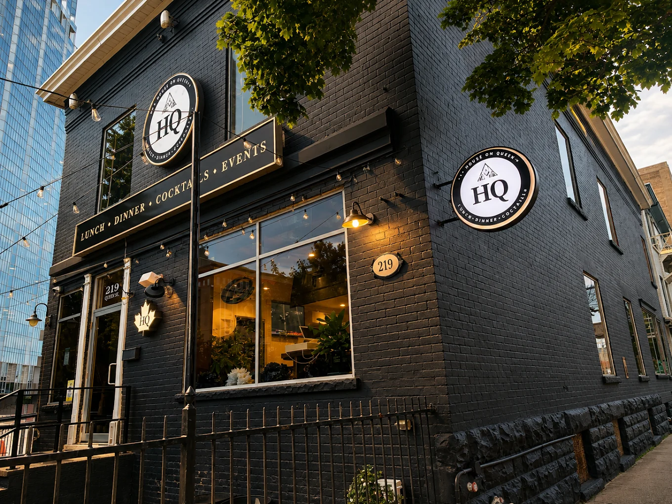 Shared plates and warm flatbreads at The House on Queen&rsquo;s (HQ), a contemporary Canadian kitchen and bar in downtown London, Ontario