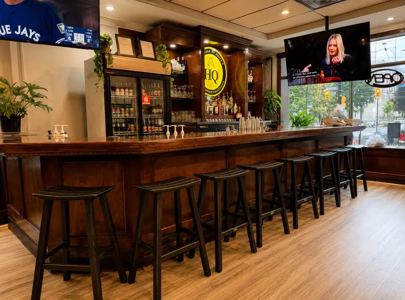 Takeout pickup counter and dining room at The House on Queen&rsquo;s (HQ), 219 Queens Ave, downtown London, Ontario